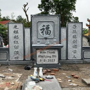 Bức bài vị thờ cho khu lăng mộ