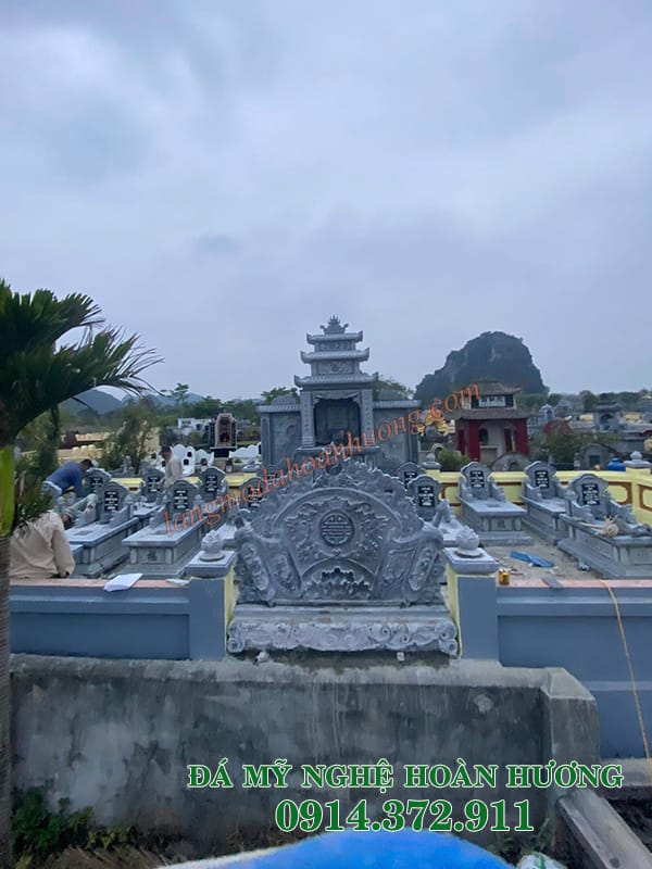 Khu lăng mộ đá xanh đen